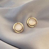 Advanced sense earrings recommended simple cold wind girl temperament small earrings French fragrant style retro earrings