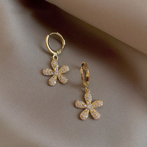 Simple earrings recommended flash diamond petals earrings 2021 New Tide Cold wind fresh Korean earrings