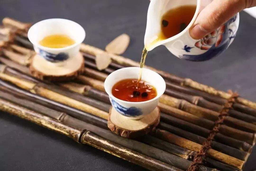 爱打扮(www.idaban.cn)，带你直击普洱茶的七大益处！22