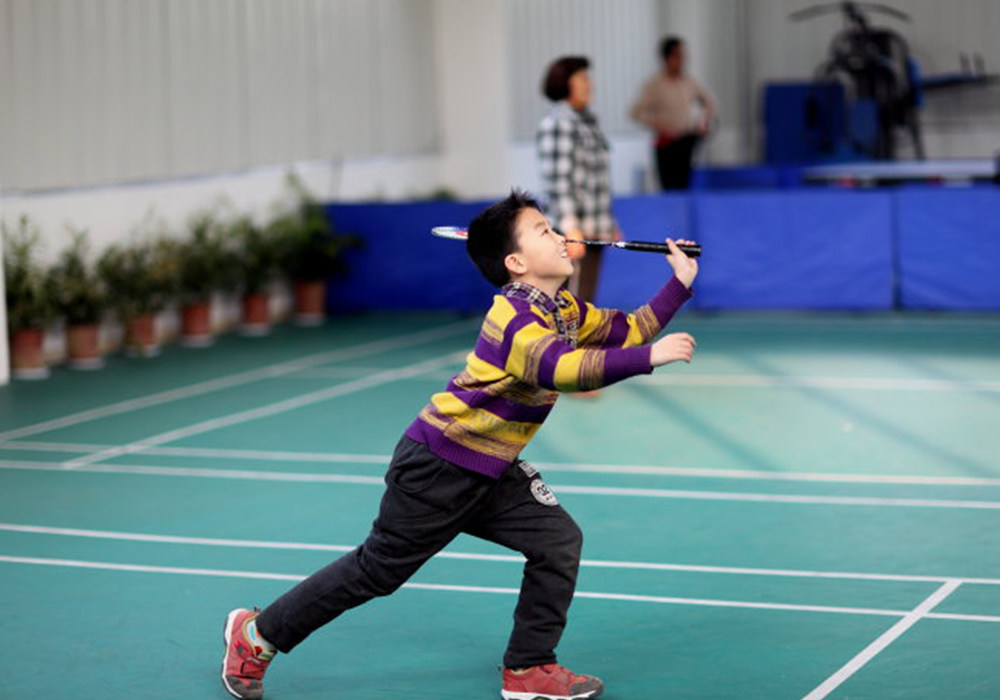 去购买 尤尼克斯尼龙羽毛球是为业余爱好者户外活动时设计的,手感非常