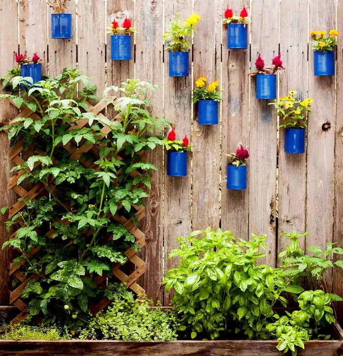 制作一个可以推动的盆栽工作台是非常有必要的,可以让你的园艺工作