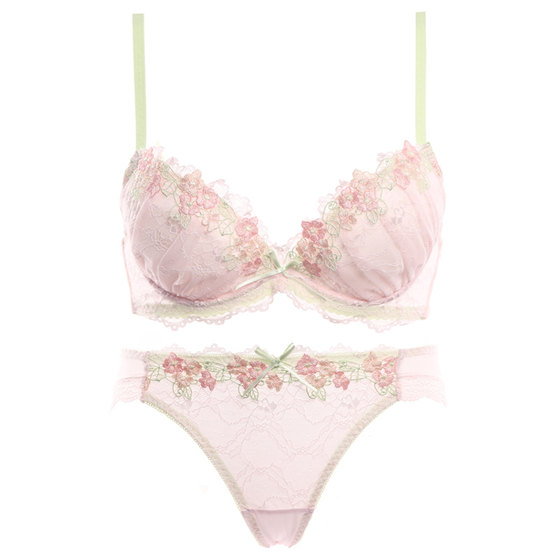 Japanese single R family water-soluble flower low chicken heart gathered underwear disc large and thin water-soluble flower women's bra set Japanese single R family water-soluble flower low chicken heart gathered underwear disc large and thin water-soluble flower women's bra set