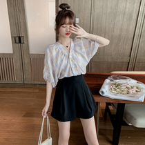 Temperament light familiar style suit summer new small v-neck plaid short-sleeved shirt with wide-leg shorts two-piece womens