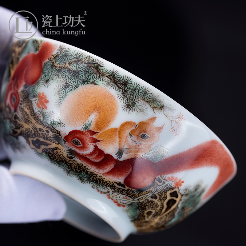 Manual hand - made colored enamel porcelain on kung fu squirrel sample tea cup jingdezhen ceramic masters cup high - end kung fu tea cups