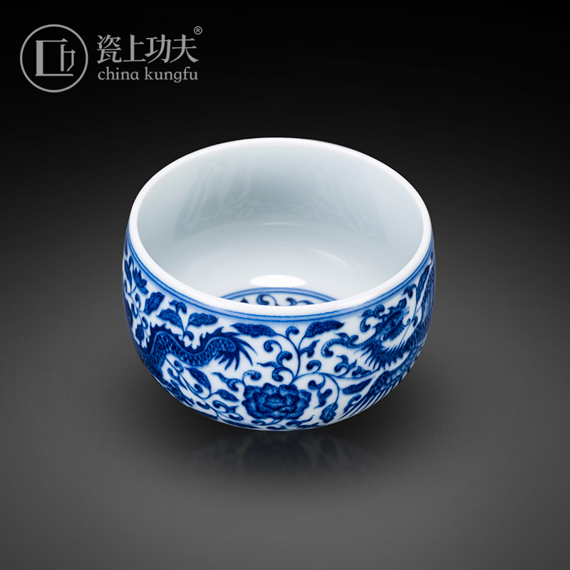 Porcelain in jingdezhen blue and white maintain kung fu master cup single CPU hand - made longfeng round expressions using kung fu tea tea cup