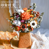 Dry Flower Bouquet Decoration Pendulum Pieces Small Daisy Sunflower Pine Fruits Evergreen Fields Garden Woven Flower Basket Tabletop Living Room Furnishing