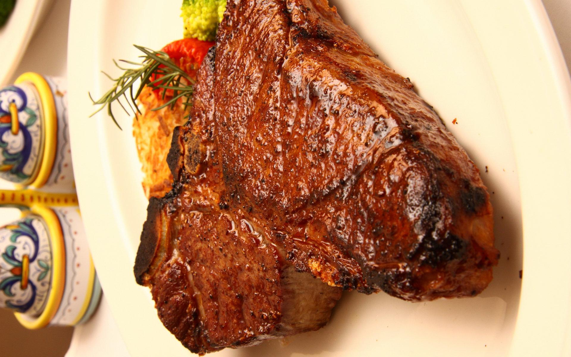 去购买 而对英国人来说,则习惯于将大块的牛排叉起来烤