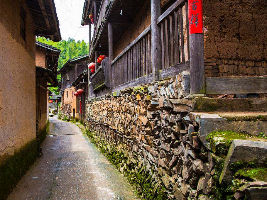 但事实上这就是丁屋岭的特色 『 牛市街里走一遭 』 牛市街是村里的一