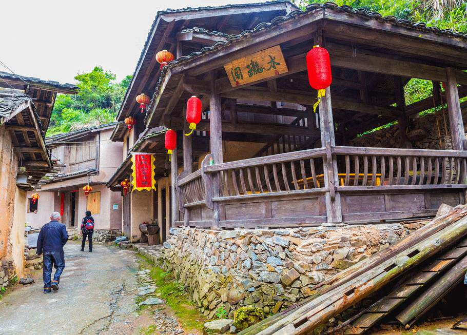 但事实上这就是丁屋岭的特色 『 牛市街里走一遭 』 牛市街是村里的一