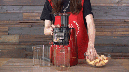 榨汁完毕后,参与评测的20位选手和20位评委,终于各就各位?