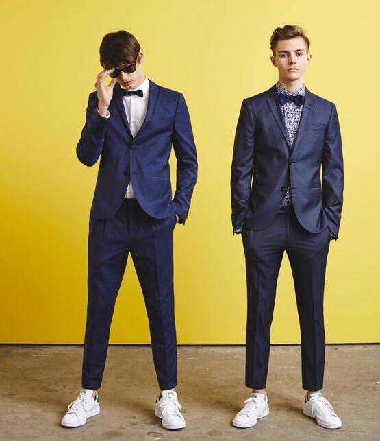 西装加上白色板鞋,玩转不一样的绅士范.