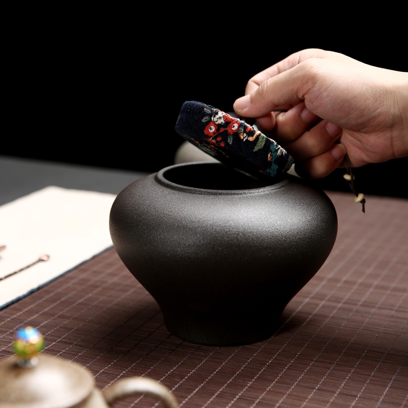 Qiao mu, black pottery caddy fixings zen large coarse pottery kung fu tea set ceramic checking old rock mud seal pot of pu 'er tea storehouse