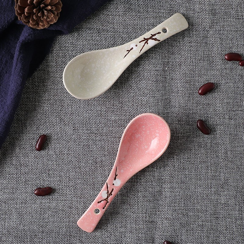 The Japanese kitchen snowflake ceramic spoon hotel household utensils food run suit bag in The mail