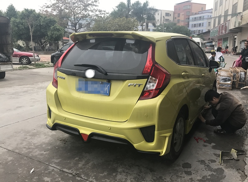 14-18 Honda Fit sửa đổi phiên bản Tiếng Nhật RS đuôi với đèn đấm miễn phí GK5 chuyên dụng tail wing cánh cố định