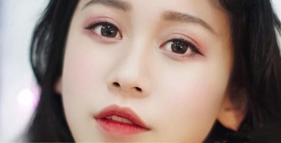 最好看的是豆沙眼