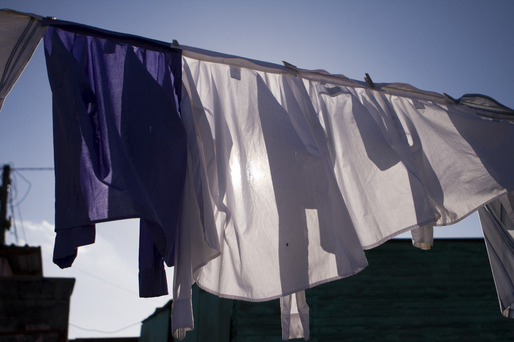 不绝,特别是南方,潮湿天气刚过,又开始了梅雨季节,衣服好几天干不了