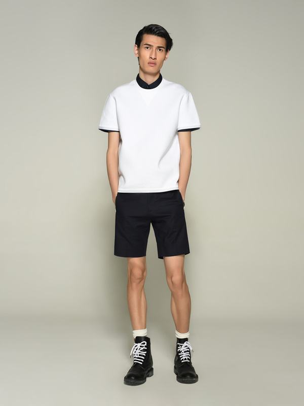 纯色t恤干净清爽,是男生服装搭配的必备单品之一,简洁的款式,时尚百搭