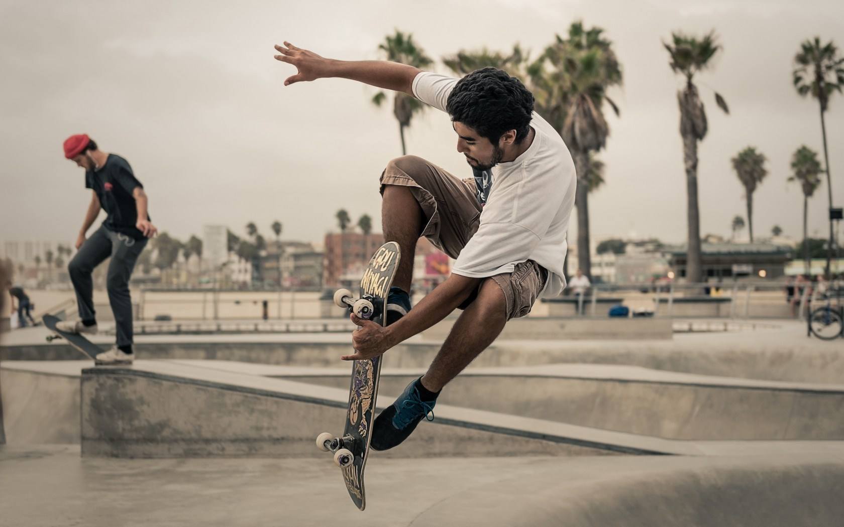 想要选到适合的滑板,可以从各部件入手