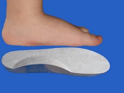 有一些扁平足患者,他们有的是先天的,有的事后天穿鞋不当引起的.