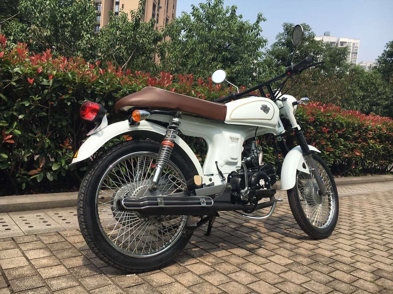 清货特价 嘉陵70改装款 s50个性摩托车 复古车老爷车48cc助力车_双氙