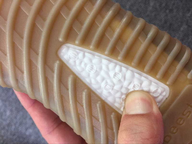 鞋底:md部分柔软舒适