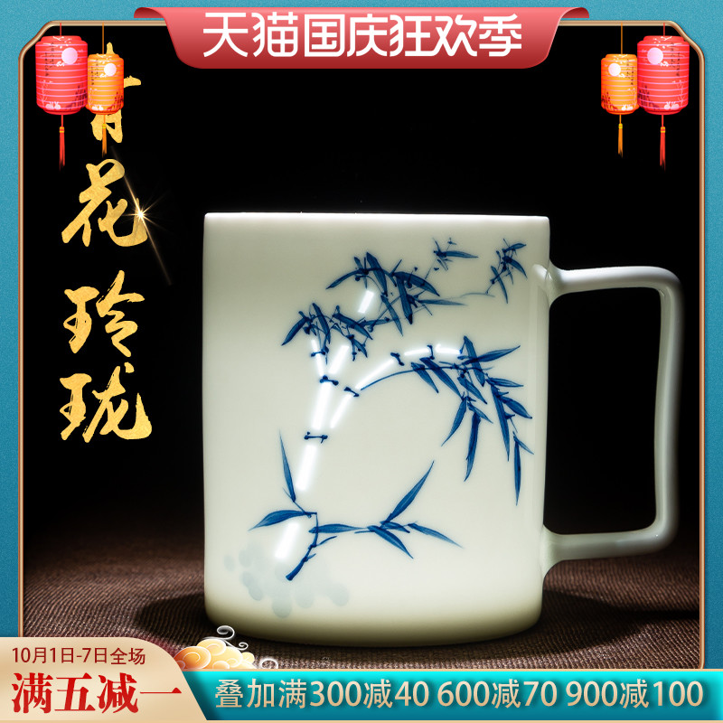 Hand the blue and white porcelain of jingdezhen ceramic tea cup tea separation office household glass with cover large capacity