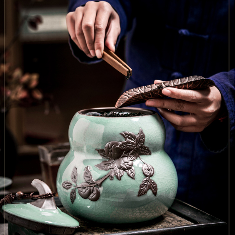 Jingdezhen shadow green elder brother up with ceramic seal caddy fixings black tea, green tea pu - erh tea bag gm caddy fixings