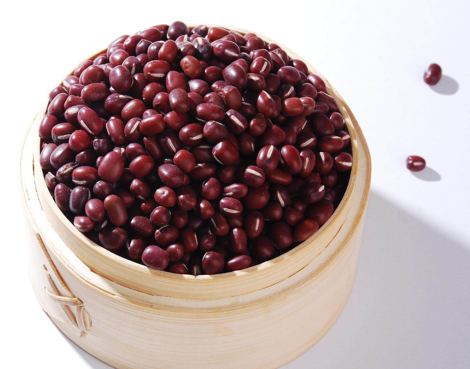 红豆,在中药里称作为"赤小豆",也有明显的健脾胃功效.