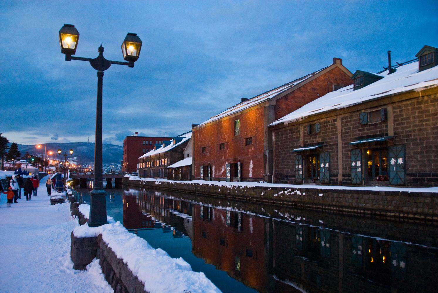 日本硝子将宇宙吹进玻璃