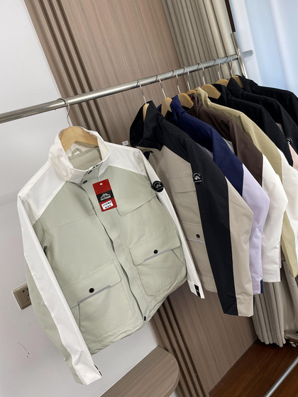 Windproof and waterproof! Contrasting color splicing! Autumn men and women foreign trade couples casual removable jacket jacket
Windproof and waterproof! Contrasting color splicing! Autumn men and women foreign trade couples casual removable jacket jacket