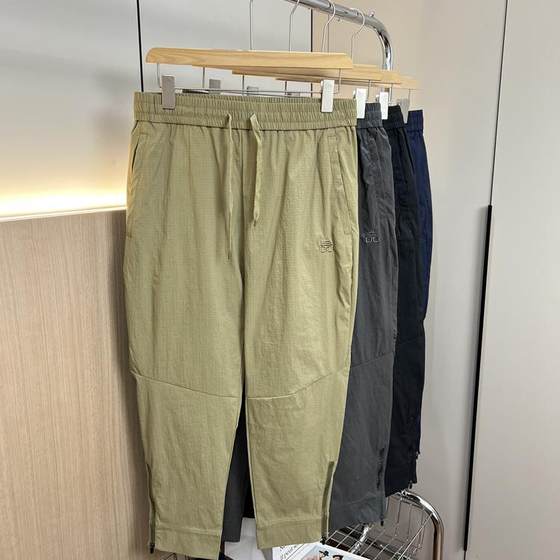Dutch foreign trade! 3D three-dimensional cutting! Spring men's foreign trade outdoor quick-drying pants zippered sports casual pants
Dutch foreign trade! 3D three-dimensional cutting! Spring men's foreign trade outdoor quick-drying pants zippered sports casual pants
