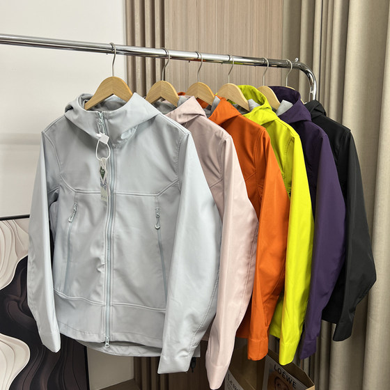 Urban function! Windproof and water-splashing! Foreign trade men's spring outdoor couple's hooded casual jacket jacket
Urban function! Windproof and water-splashing! Foreign trade men's spring outdoor couple's hooded casual jacket jacket