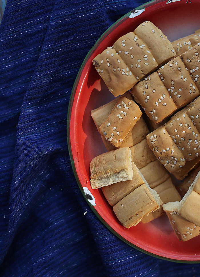 【吃的是乡愁】随州特产手工碳烤锅块特色小吃 广水锅盔香酥可口