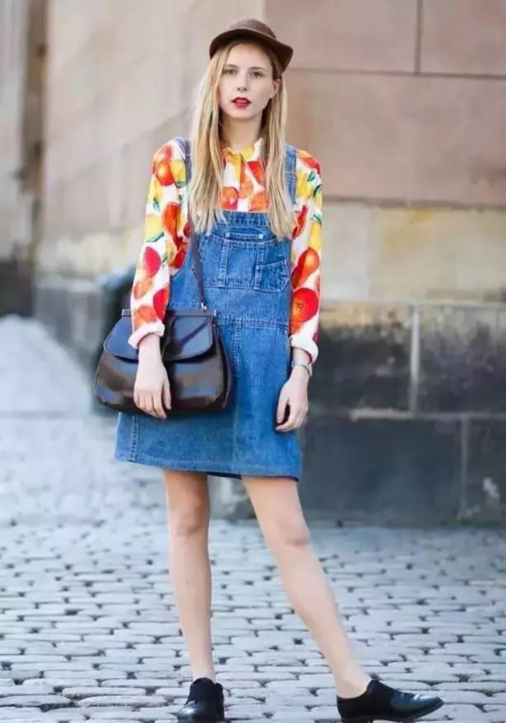 觉得背带裤麻烦?那背带裙会是最佳选择!