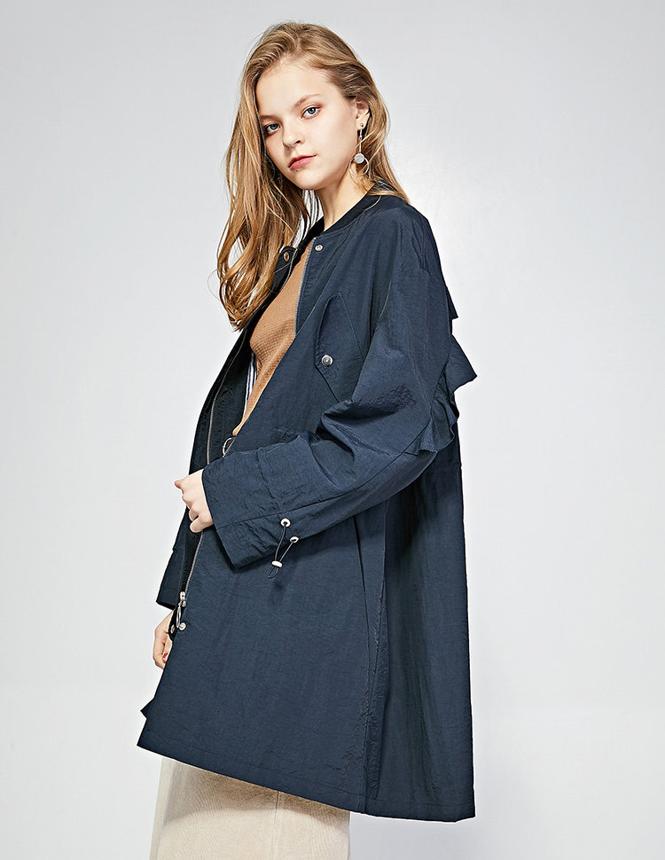 西遇女装2018春季新款通勤直筒荷叶边棒球领风衣女中长款外套休闲