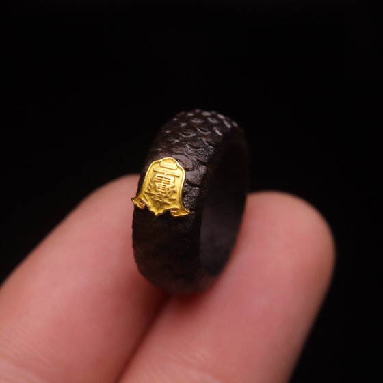 고대 금 액세서리 천연 agarwood with vin ears baby buddha 손자 수부 만트라 달리기 반지 문화 액세서리 고대 금 액세서리 천연 agarwood with vin ears baby buddha 손자 수부 만트라 달리기 반지 문화 액세서리