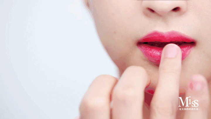 美妆界的新潮流,居然是香肠嘴?