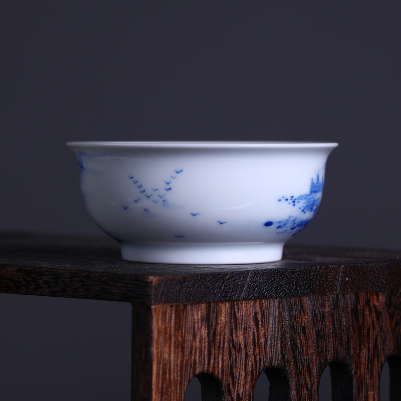 Offered home - cooked hand blue and white porcelain in jingdezhen porcelain tea ware bowl tea masters cup handless small checking ceramic cup