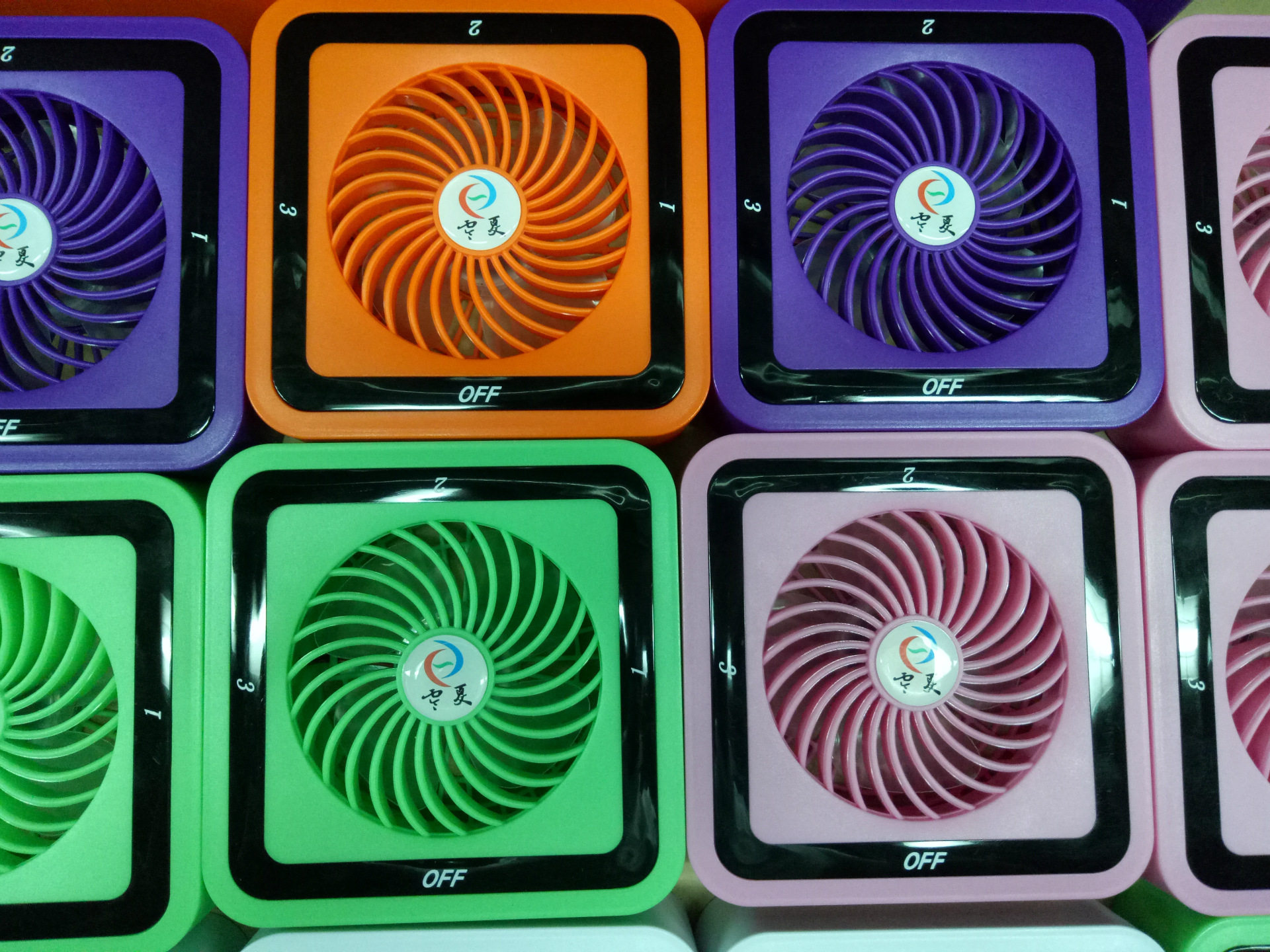 新款四面旋转变速充电风扇