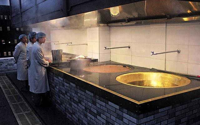 千年阿胶史,金锅银铲来熬制!