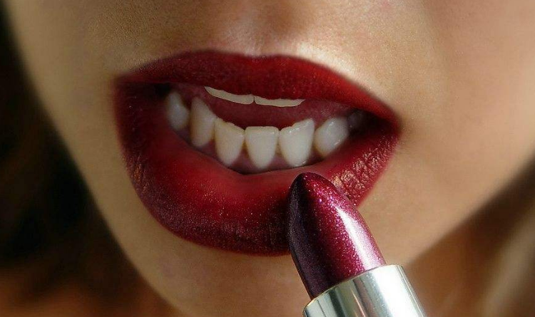 一抹红唇,口红打造诱人双唇