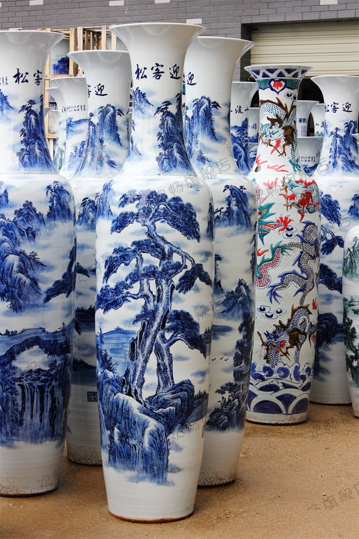 Jingdezhen ceramics hand - made guest - the greeting pine high landing craft large blue and white porcelain vase sitting room hotel decoration furnishing articles