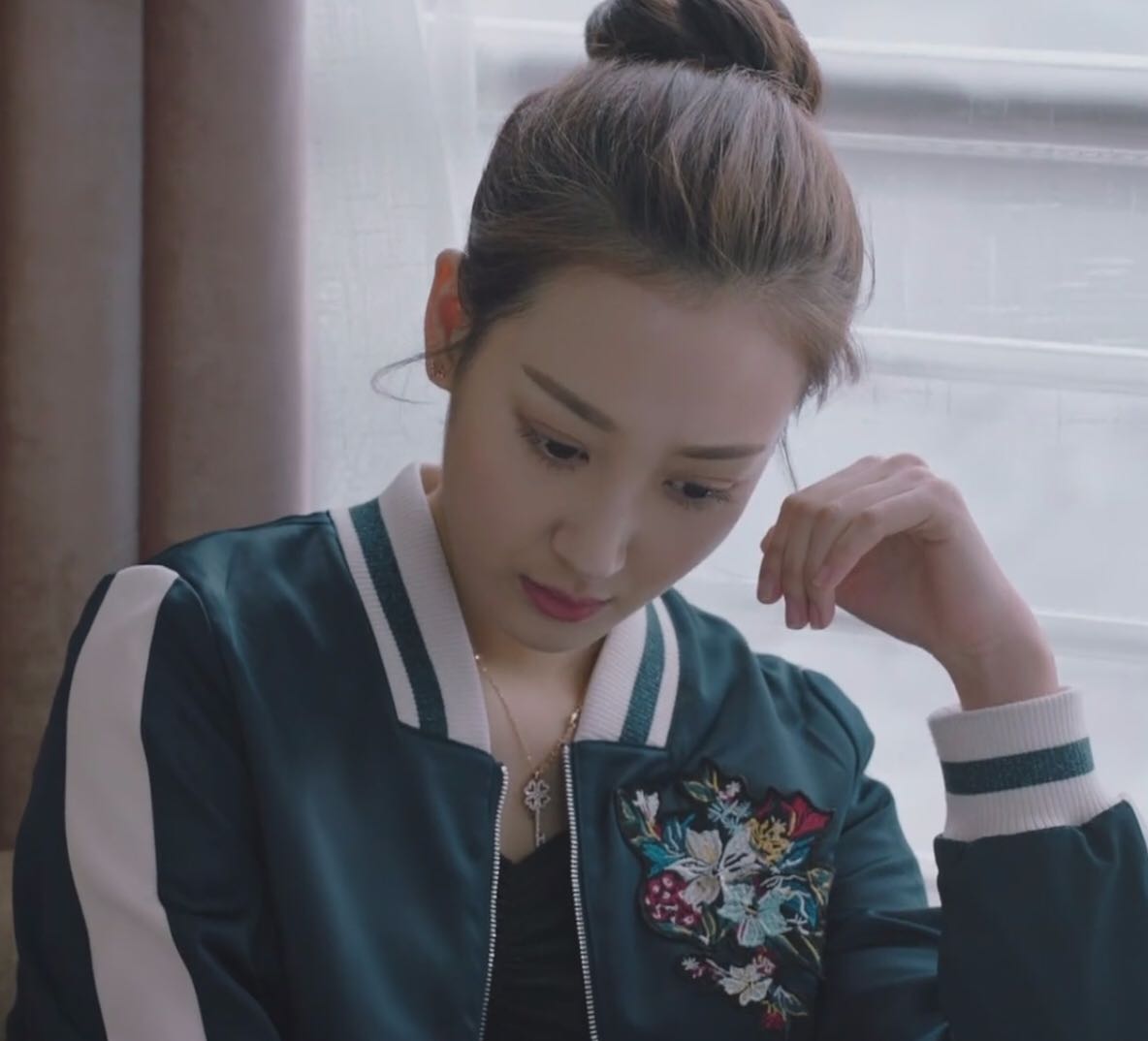 猎毒人梦瑶王沛然同款棒球服绣花夹克外套女短款2018春秋飞行员薄