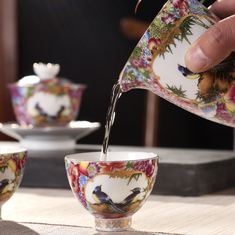 Jingdezhen porcelain enamel famille rose porcelain tureen kung fu tea set gift teapot set antique tea cups