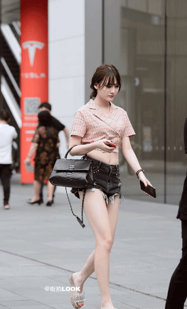 重庆路人街拍, 时髦小姐姐的夏季穿衣搭配