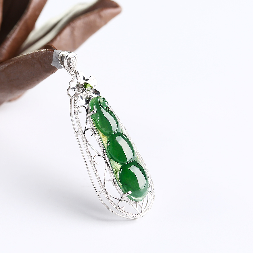 冰种满绿福豆平安豆天然翡翠18k金镶钻石吊坠368g