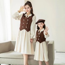 Parent-child dress mother-daughter dress foreign style long-sleeved 2022 autumn new girls high-end vest dress two-piece set