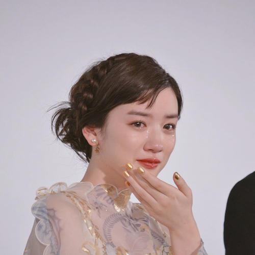 仙女式哭泣火了!女明星哭得唯美全靠它