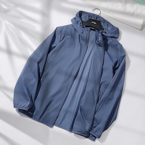 Li Ning Sports Windbreaker 남자 2025 여름 새로운 반투명 얼음 실크 탑 긴 슬리브 후드 얇은 느슨한 재킷 Li Ning Sports Windbreaker 남자 2025 여름 새로운 반투명 얼음 실크 탑 긴 슬리브 후드 얇은 느슨한 재킷