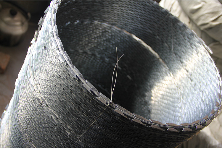 304不锈钢镀锌刀片刺绳船舶围墙防爬防盗网倒刺围栏网墙刺带刺网